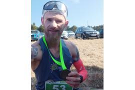 <b>GM. CZERSK. Nasz Biegający Artysta Bartosz Paradowski z gm. Czersk najlepszy w półmaratonie – impreza biegowa Maraton Gocki 2026. GRATULACJE!</b>