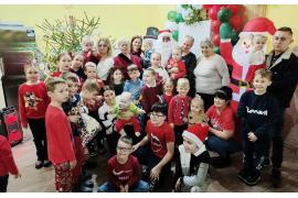 <b>GM. CZERSK. Mikołajki w Sołectwie Kurcze pełne radości i świątecznych symboli. Harcerze przynieśli Betlejemskie Światło Pokoju (ZDJĘCIA, WIDEO)</b>